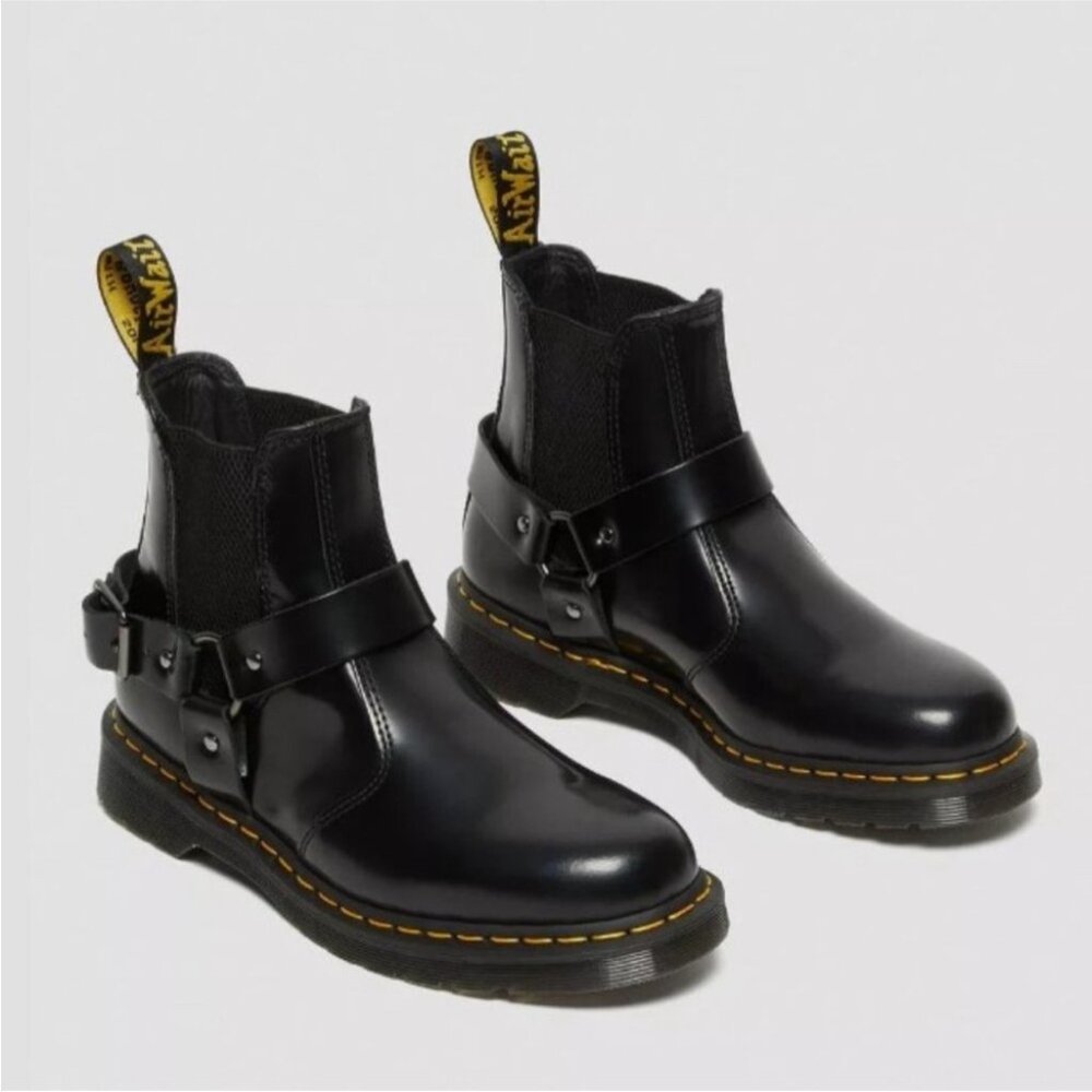 NWOT DR.MARTENS Wincox Smooth Leather Buckle Boots